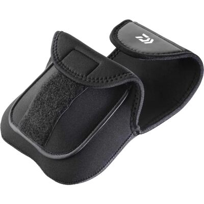Pochette en néoprène Daiwa pour moulinet 4000-6000 - Publicité Pochette en néoprène Daiwa pour moulinet 4000-6000 - Publicité