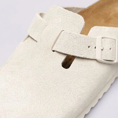 Sandales en cuir suédé Birkenstock Boston blanc antique - Publicité Sandales en cuir suédé Birkenstock Boston blanc antique - Publicité