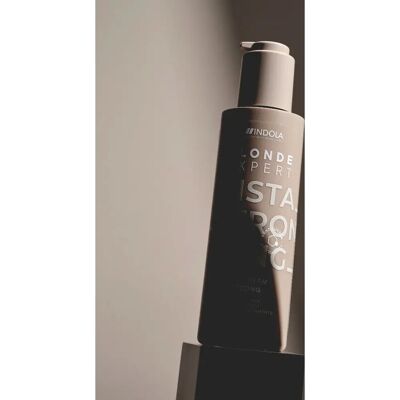 Indola Blonde Expert Insta Strong Leave-In Cream - Îngrijire păr Indola Blonde Expert Insta Strong Leave-In Cream - Îngrijire păr