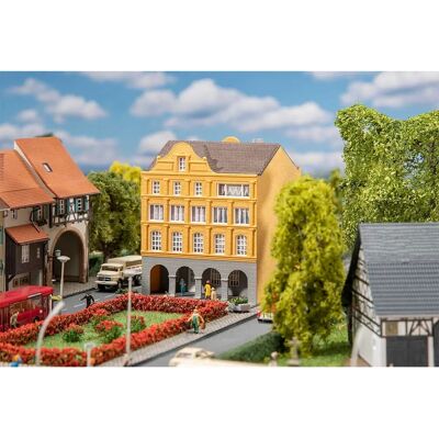 Faller Modellbahnhaus - Vierstöckiges mit Arkaden Faller Modellbahnhaus - Vierstöckiges mit Arkaden