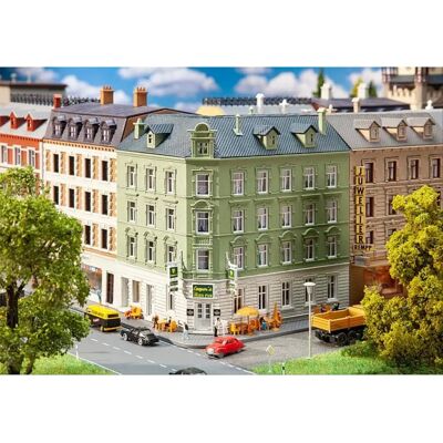 Faller - Stadteckhaus Mit Kneipe Modellsats - N scale 1:160 - Four-storey pub corner house - Model railway building kit Faller - Stadteckhaus Mit Kneipe Modellsats - N scale 1:160 - Four-storey pub corner house - Model railway building kit