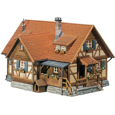 Wiejski dom z konstrukcji z drewna - Budynek do modelu kolejowego - F232340 Wiejski dom z konstrukcji z drewna - Budynek do modelu kolejowego - F232340