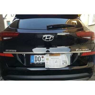 Finitura cromata per bagagliaio Hyundai TUCSON 2019+ - Accento portellone posteriore - Dettaglio auto premium Finitura cromata per bagagliaio Hyundai TUCSON 2019+ - Accento portellone posteriore - Dettaglio auto premium