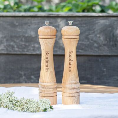 YourSurprise - Salt & Pepper Mill Set - Naam gegraveerd - Beukenhout, keramische maalschijven - Cadeauset YourSurprise - Salt & Pepper Mill Set - Naam gegraveerd - Beukenhout, keramische maalschijven - Cadeauset