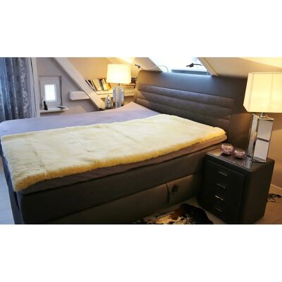 Hollert - Lammfell Bettauflage 180x90 - Pflanzlich gegerbt - Bettauflage Hollert - Lammfell Bettauflage 180x90 - Pflanzlich gegerbt - Bettauflage