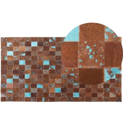 Alfombra de piel de vaca Beliani - Marrón y azul 80x150 cm - Patchwork Alfombra de piel de vaca Beliani - Marrón y azul 80x150 cm - Patchwork