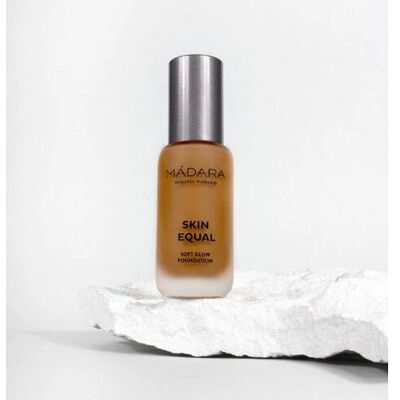 Mádara Skin Equal Foundation - Fudge - SPF15 - 30ml Mádara Skin Equal Foundation - Fudge - SPF15 - 30ml