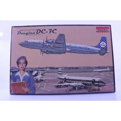 Roden 302 - Maquette d'avion - Échelle 1/144 - Publicité Roden 302 - Maquette d'avion - Échelle 1/144 - Publicité