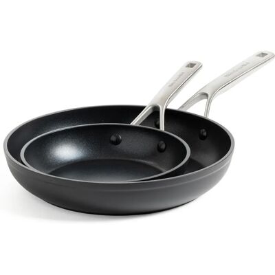 Ensemble de poêles en aluminium forgé durci KitchenAid - Résistant, Antiadhésif, 2 pièces - Publicité Ensemble de poêles en aluminium forgé durci KitchenAid - Résistant, Antiadhésif, 2 pièces - Publicité