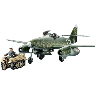 Tamiya Messerschmitt Me262 Modellbyggsats - Skala 1:48, Kettenkrad & Piloter Tamiya Messerschmitt Me262 Modellbyggsats - Skala 1:48, Kettenkrad & Piloter