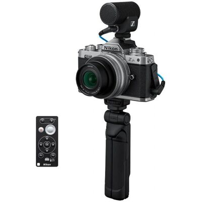 Zestaw Nikon Z fc Vlogger - aparat CMOS 20,9 MP z wideo 4K i akcesoriami Zestaw Nikon Z fc Vlogger - aparat CMOS 20,9 MP z wideo 4K i akcesoriami