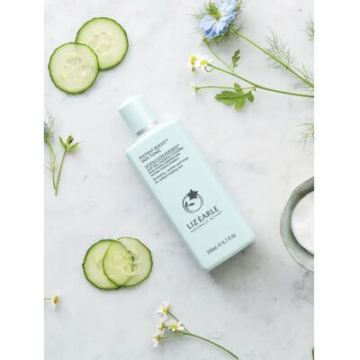 Liz Earle Instant Boost Skin Tonic 200ml Liz Earle Instant Boost Skin Tonic 200ml