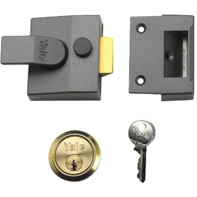 Yale 630085001162 Deadlocking Nightlatch - 40mm Backset Chrome Yale 630085001162 Deadlocking Nightlatch - 40mm Backset Chrome
