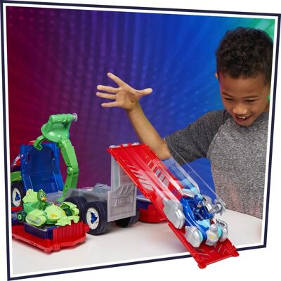 Zestaw zabawek PJ Masks - Pojazd transformujący, 2 figurki, technologia Hero ID Zestaw zabawek PJ Masks - Pojazd transformujący, 2 figurki, technologia Hero ID
