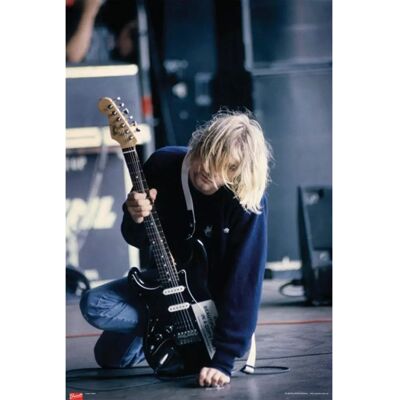Affiche Nirvana Kurt Cobain - agenouillé sur scène 61x91,5cm - Publicité Affiche Nirvana Kurt Cobain - agenouillé sur scène 61x91,5cm - Publicité