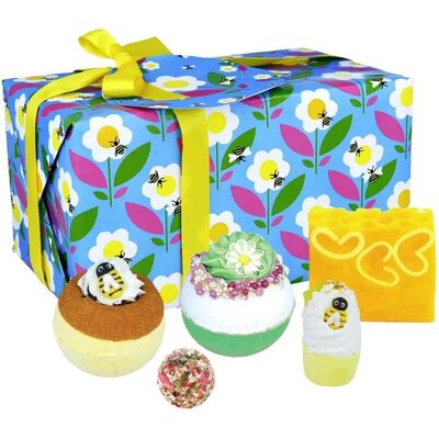 Bomb Cosmetics - Just Bee Yourself Honey Floral Bath Gift Set Bomb Cosmetics - Just Bee Yourself Honey Floral Bath Gift Set
