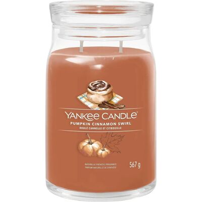 Yankee Candle Pumpkin Cinnamon Swirl Bougie Grand Pot Signature - Publicité Yankee Candle Pumpkin Cinnamon Swirl Bougie Grand Pot Signature - Publicité