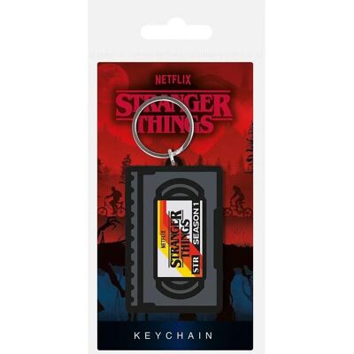 Porte-clé en caoutchouc Stranger Things S1 VHS - Pyramid International Porte-clé en caoutchouc Stranger Things S1 VHS - Pyramid International