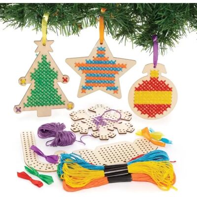 Kit decorazioni natalizie in legno con punto croce Baker Ross - 6 pezzi Kit decorazioni natalizie in legno con punto croce Baker Ross - 6 pezzi
