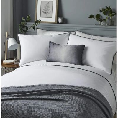 Ensemble de housse de duvet Super King avec Pom Poms décoratifs de Serene Ensemble de housse de duvet Super King avec Pom Poms décoratifs de Serene