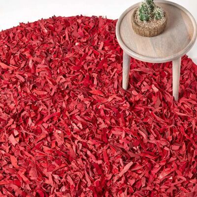 Homescapes Dallas Leather Shaggy Rug - Leather, Red, 150cm Homescapes Dallas Leather Shaggy Rug - Leather, Red, 150cm