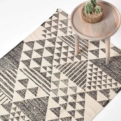 Tapis en Coton Géométrique Noir et Blanc Homescapes - 160x230cm - Publicité Tapis en Coton Géométrique Noir et Blanc Homescapes - 160x230cm - Publicité