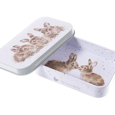 Trio de lapins Wrendale - Mini boîte en métal rustique - Publicité Trio de lapins Wrendale - Mini boîte en métal rustique - Publicité