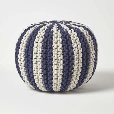 Homescapes Navy & Off White Gestrickter Pouf - Fußhocker Homescapes Navy & Off White Gestrickter Pouf - Fußhocker