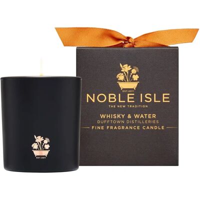 Noble Isle Whisky & Water Candle - Rhum Rosa Gelsomino - 200g - Candela Noble Isle Whisky & Water Candle - Rhum Rosa Gelsomino - 200g - Candela