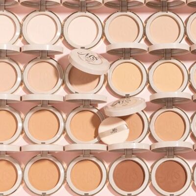 BPerfect Mrs Glam Glorious Skin Powder Foundation - Light Warm - Matt Finish BPerfect Mrs Glam Glorious Skin Powder Foundation - Light Warm - Matt Finish