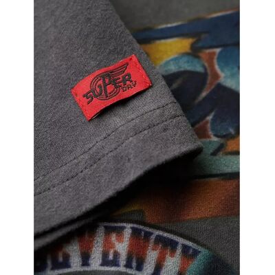 Superdry M1011981A Grå Grafisk Rock T-Shirt - T-Shirt Superdry M1011981A Grå Grafisk Rock T-Shirt - T-Shirt