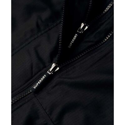 Superdry W5011747A Czarna casual windbreaker z kapturem Superdry W5011747A Czarna casual windbreaker z kapturem