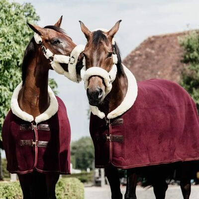 Kentucky Horsewear Modèle 155 Bordeaux Couverture en Fleece - Publicité Kentucky Horsewear Modèle 155 Bordeaux Couverture en Fleece - Publicité