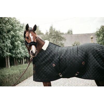 Kentucky Horsewear Couverture d'Écurie 400g - Noir - Décoration Cheval - Publicité Kentucky Horsewear Couverture d'Écurie 400g - Noir - Décoration Cheval - Publicité