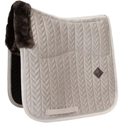 Tapis de dressage beige en velours doux Kentucky Horsewear - Publicité Tapis de dressage beige en velours doux Kentucky Horsewear - Publicité