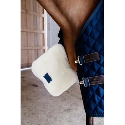 Extension de Poitrine Navy Kentucky Horsewear - Accessoire pour couverture de cheval - Publicité Extension de Poitrine Navy Kentucky Horsewear - Accessoire pour couverture de cheval - Publicité