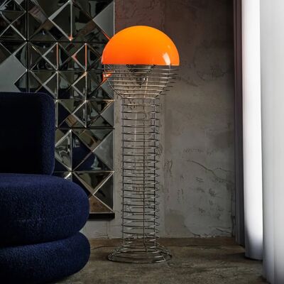 Lampe sur pied Wire de Verpan - 120cm - Chrome/Orange - Designer Verner Panton - Publicité Lampe sur pied Wire de Verpan - 120cm - Chrome/Orange - Designer Verner Panton - Publicité