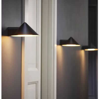 Frandsen Grasp Vegglampe - Trådløs, Oppladbar, Svart Frandsen Grasp Vegglampe - Trådløs, Oppladbar, Svart