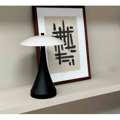 Dyberg Larsen Vienna genopladelig LED bordlampe - Indendørs/Udendørs Dyberg Larsen Vienna genopladelig LED bordlampe - Indendørs/Udendørs