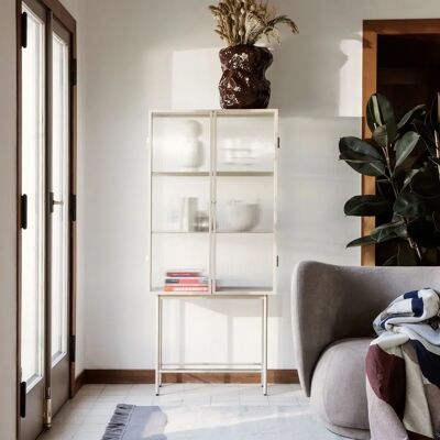 Vetrina Ferm Living Haze - Vetro scanalato - Beige - 155x70cm Vetrina Ferm Living Haze - Vetro scanalato - Beige - 155x70cm