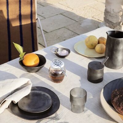 ferm LIVING Svart Flow Tallerken - Unisex - 22cm ferm LIVING Svart Flow Tallerken - Unisex - 22cm