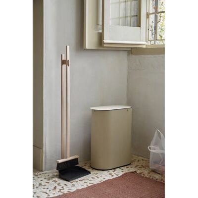 ferm LIVING Enkel Poubelle 19l - cashmere - Publicité ferm LIVING Enkel Poubelle 19l - cashmere - Publicité