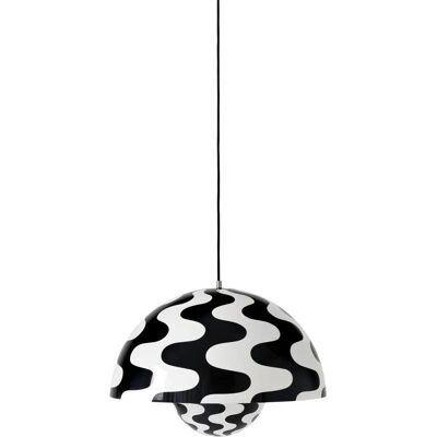 Suspension FlowerPot VP2 de Verner Panton - Noir/Blanc - Design emblématique 1968 - Publicité Suspension FlowerPot VP2 de Verner Panton - Noir/Blanc - Design emblématique 1968 - Publicité