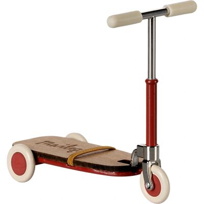 Maileg - Trottinette en Bois et Métal - Rouge - Jouet Trottinette - Publicité Maileg - Trottinette en Bois et Métal - Rouge - Jouet Trottinette - Publicité