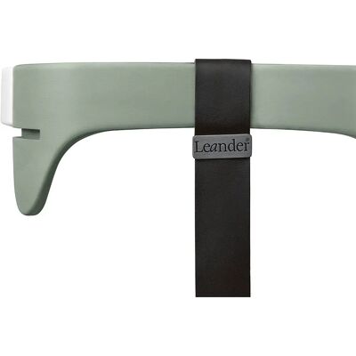 Leander Louie Sage Green Barierka bezpieczeństwa - Akcesoria do krzesełka Leander Louie Sage Green Barierka bezpieczeństwa - Akcesoria do krzesełka