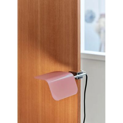 Lampe à clip Apex de HAY - Rose - Intérieur - Publicité Lampe à clip Apex de HAY - Rose - Intérieur - Publicité