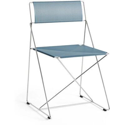 Chaise en acier bleu X-Line de Hay - Intérieur/Extérieur - Publicité Chaise en acier bleu X-Line de Hay - Intérieur/Extérieur - Publicité
