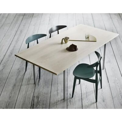 Carl Hansen & Søn CH33T Chêne Noyer Sculpturale Organique - Chaise - Publicité Carl Hansen & Søn CH33T Chêne Noyer Sculpturale Organique - Chaise - Publicité