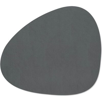 LIND DNA Resirkulert Lær Bordunderlag - Serene Curve L Anthracite LIND DNA Resirkulert Lær Bordunderlag - Serene Curve L Anthracite