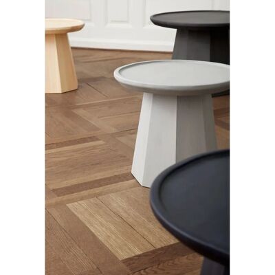 Normann Copenhagen Pine Beistelltisch Dunkelgrau - 45 x 45 cm Normann Copenhagen Pine Beistelltisch Dunkelgrau - 45 x 45 cm
